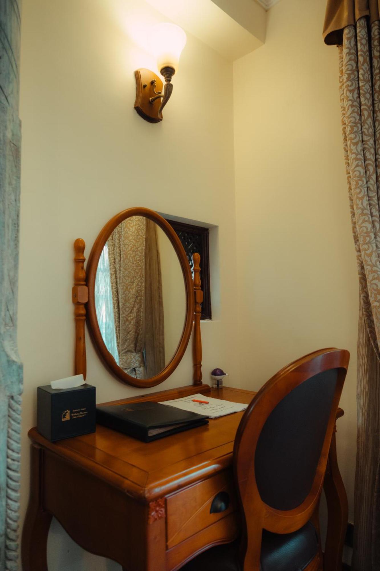 Heritage Hotel Suites And Spa Pokhara Eksteriør billede